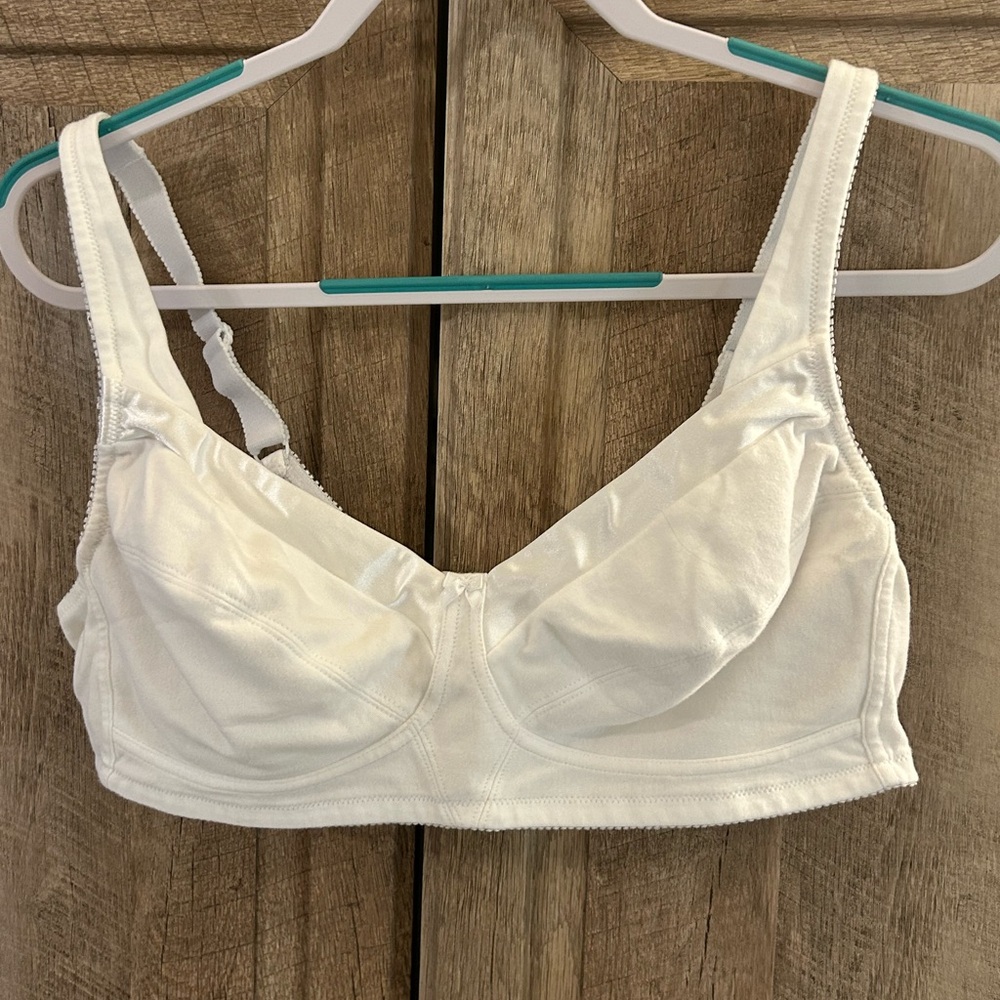 Women's 42 B Fruit of the Loom cotton White Bra wire free